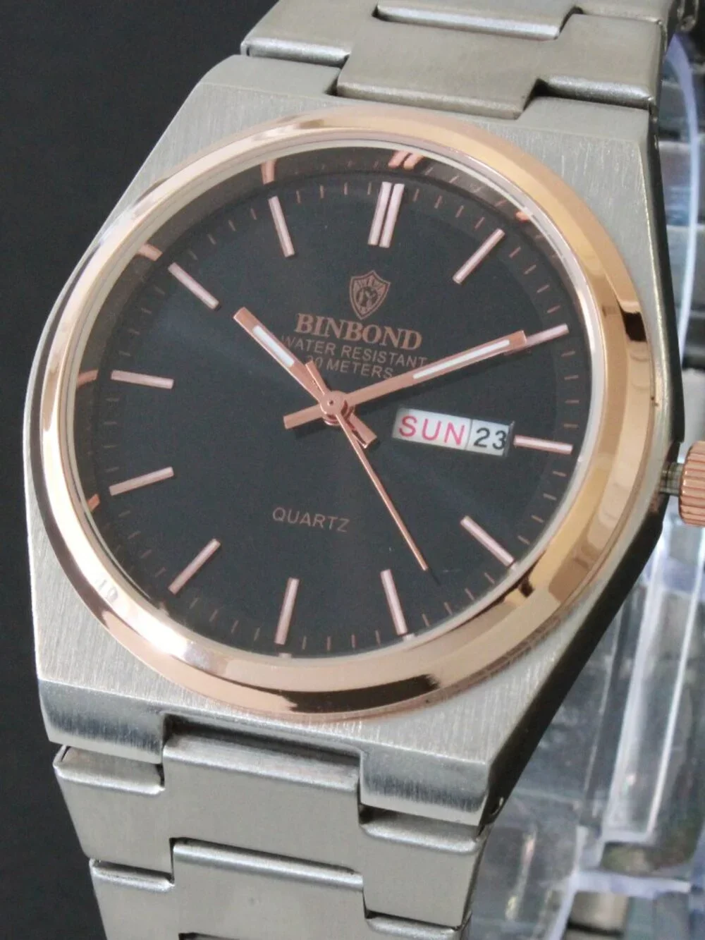 Men's Integrated Bracelet Sports Watch Stainless Steel Radiant Black Dial 40mm